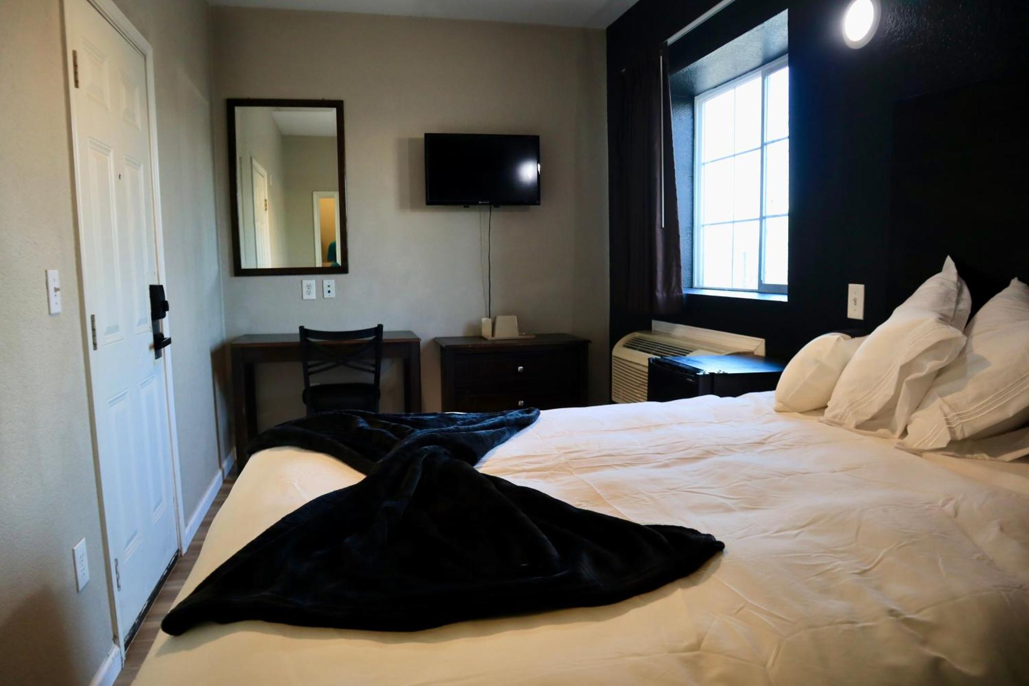Hotel Dilley Grand Quarto foto